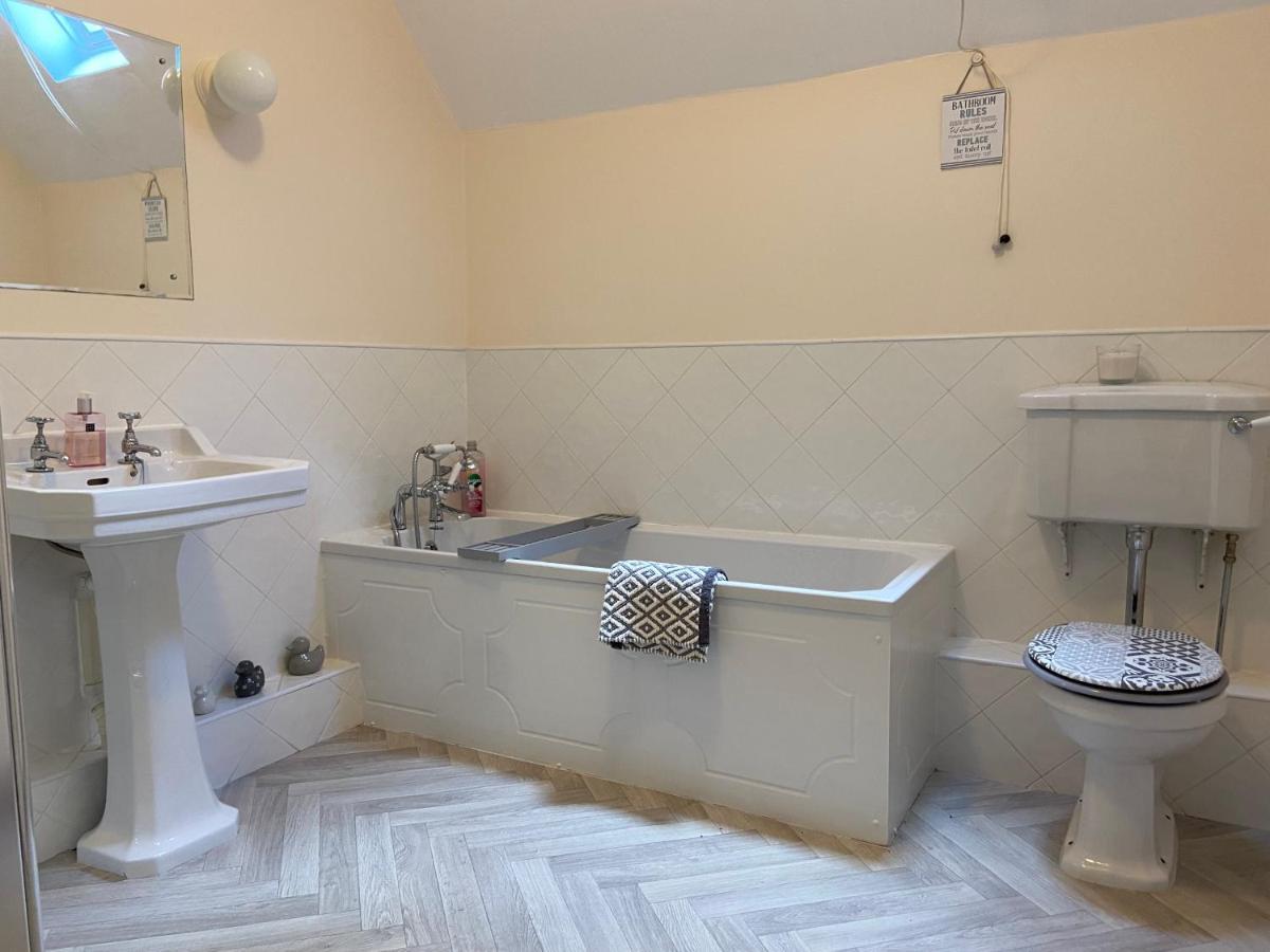 Fabulous 2 Bedroom House Just Outside Edinburgh Auchendinny Eksteriør billede